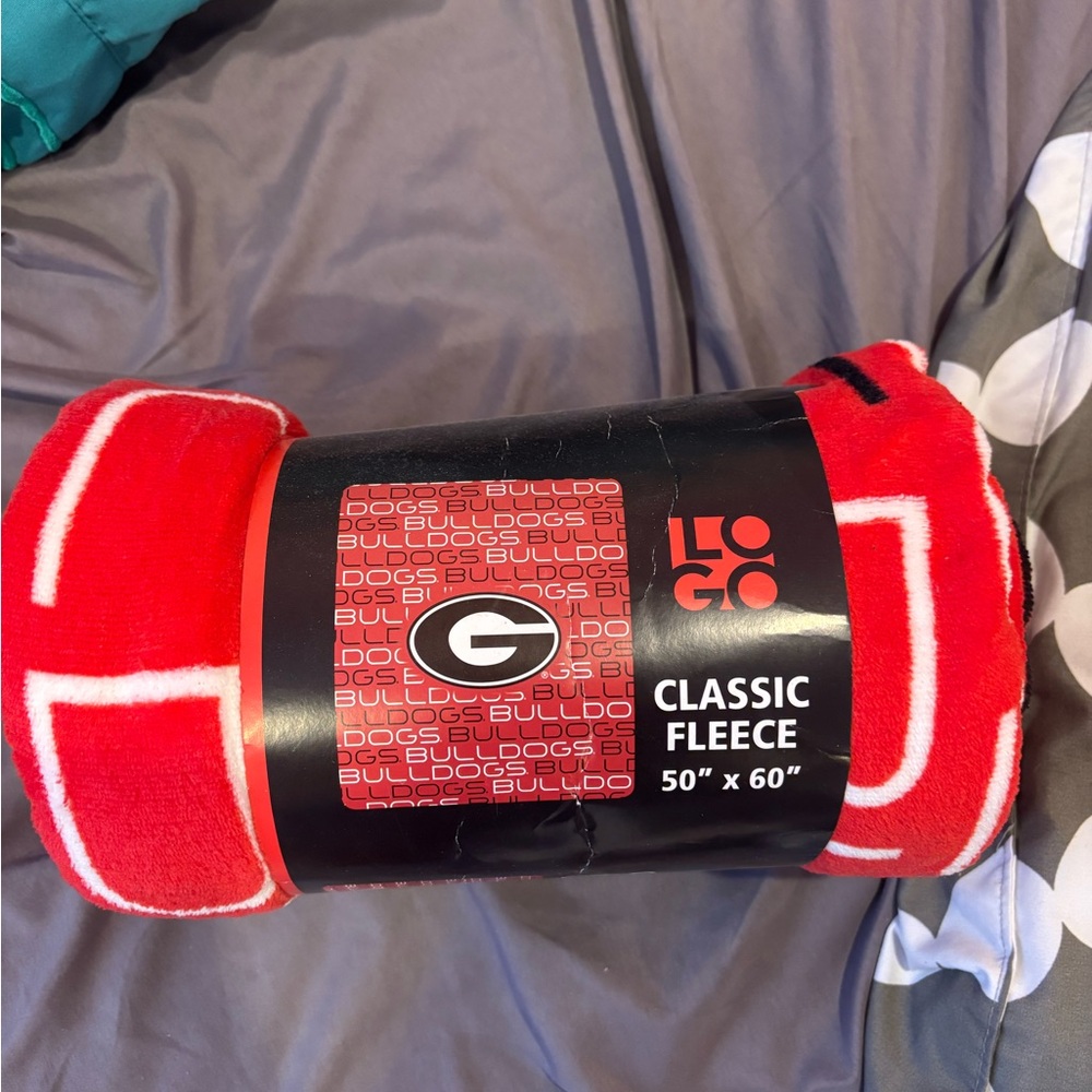 university of Georgia Bulldogs  BRAND NEW classic Red Fleece Blanket